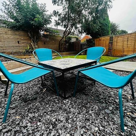 Entire Modern House In Tamworth - 2 Double Beds + Free Parking Villa Eksteriør billede