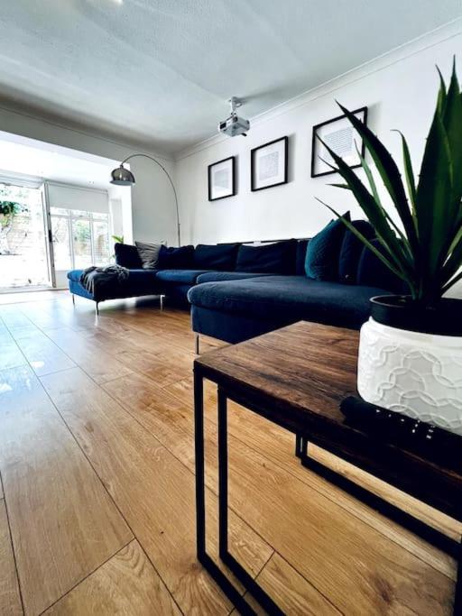 Entire Modern House In Tamworth - 2 Double Beds + Free Parking Villa Eksteriør billede