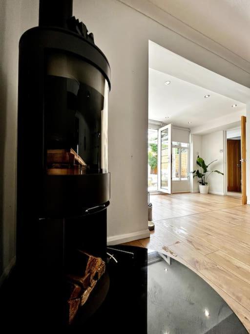 Entire Modern House In Tamworth - 2 Double Beds + Free Parking Villa Eksteriør billede