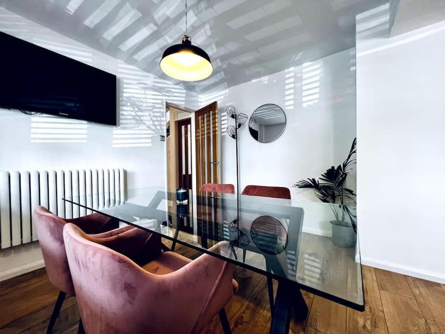 Entire Modern House In Tamworth - 2 Double Beds + Free Parking Villa Eksteriør billede