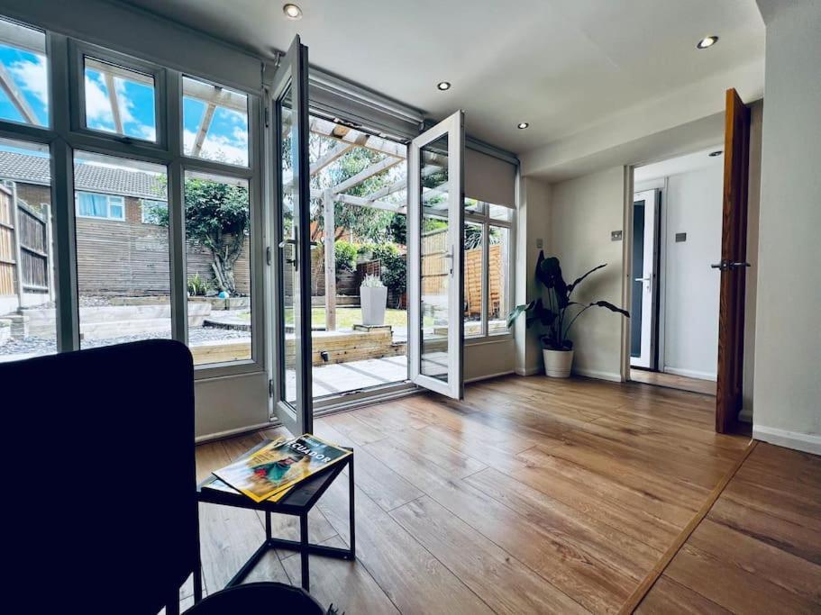 Entire Modern House In Tamworth - 2 Double Beds + Free Parking Villa Eksteriør billede