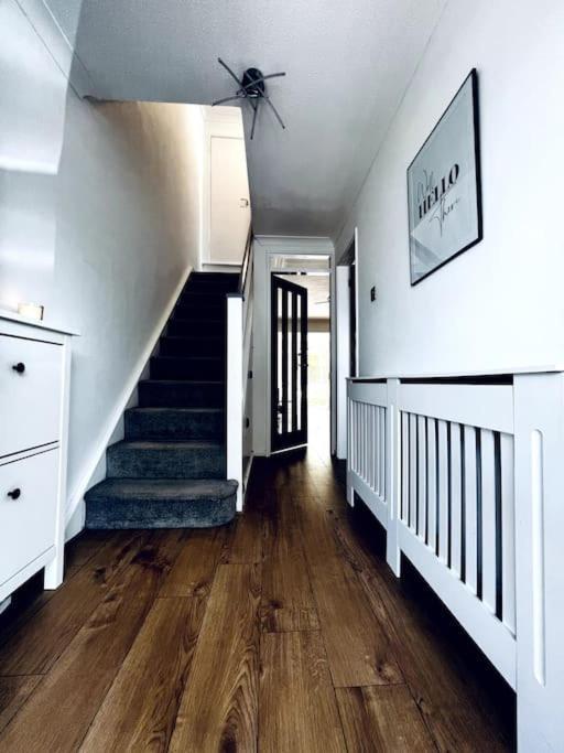 Entire Modern House In Tamworth - 2 Double Beds + Free Parking Villa Eksteriør billede