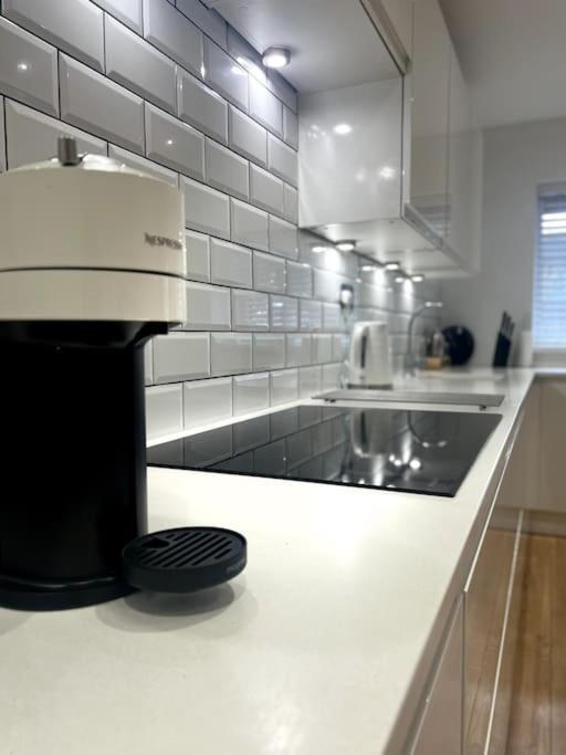 Entire Modern House In Tamworth - 2 Double Beds + Free Parking Villa Eksteriør billede